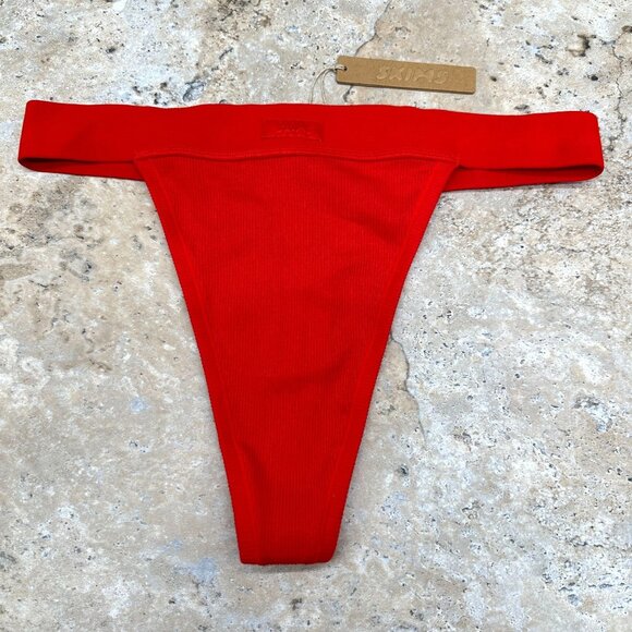 Skims Thong Womens Size Medium Red Stretch Ribbed NWT - Picture 1 of 7
